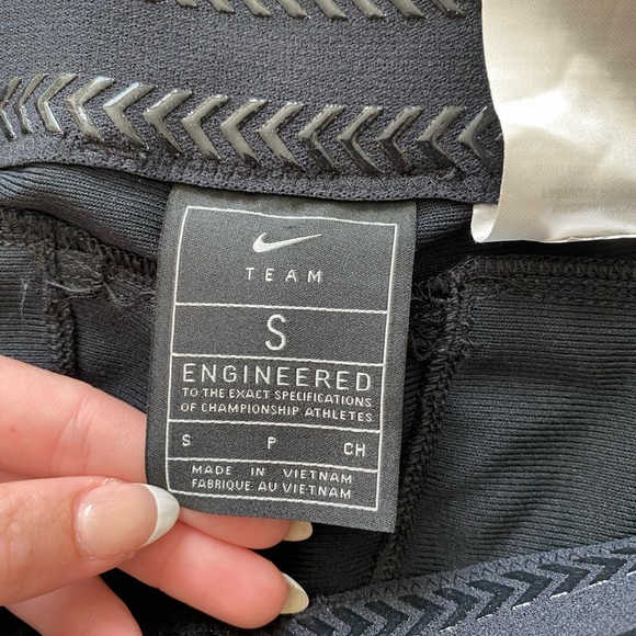 4 pairs of women’s softball pants - Picture 7 of 13